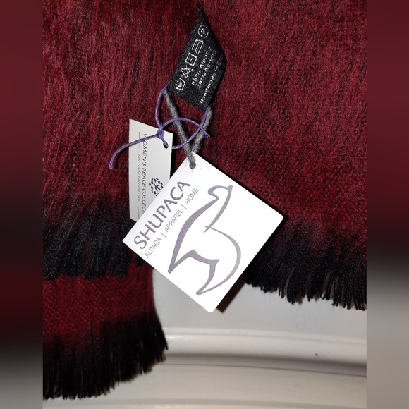 NWT Shupaca Red Alpaca Scarf - Picture 4 of 4